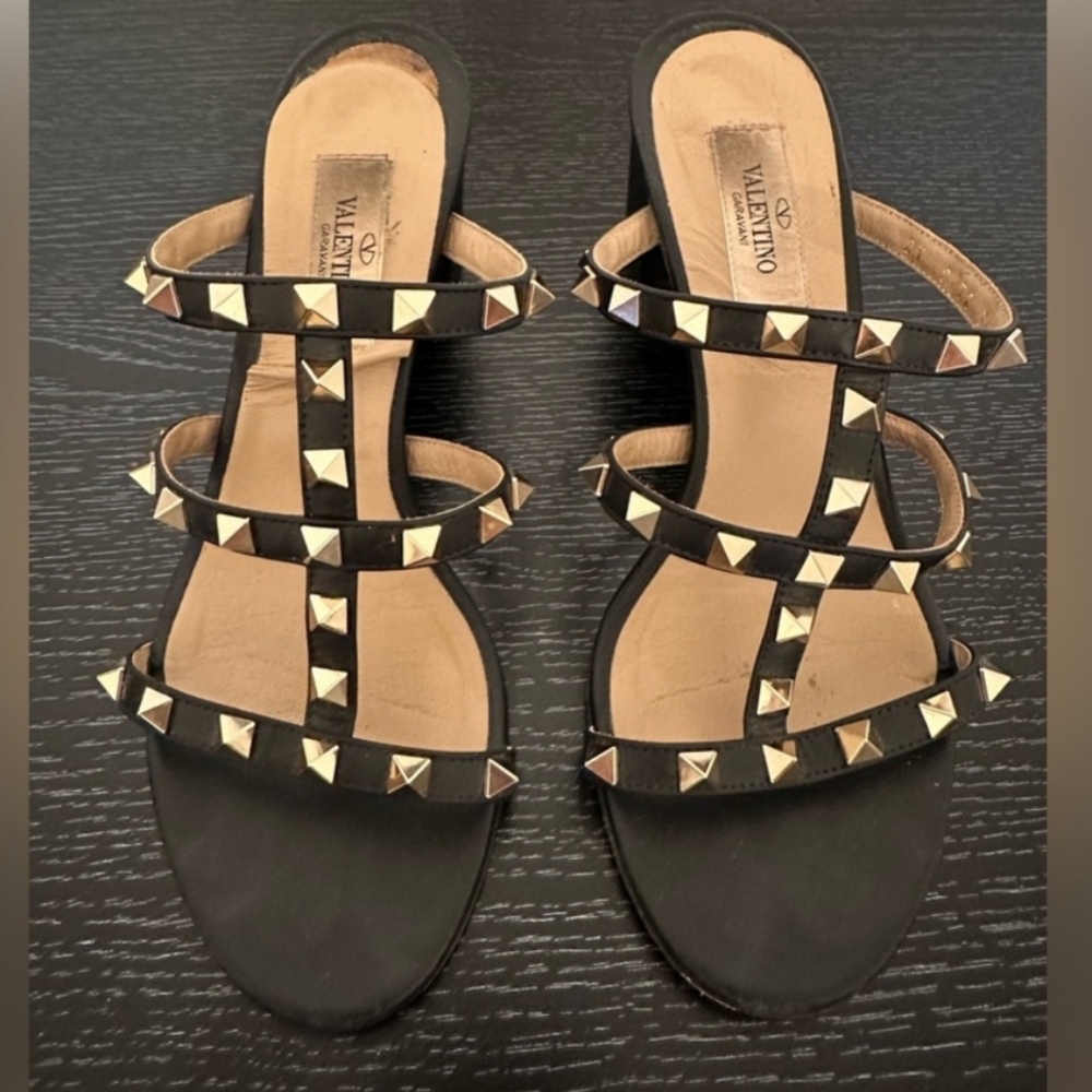 ROCKSTUD CALFSKIN LEATHER SLIDE SANDAL 60 MM Size 6.5